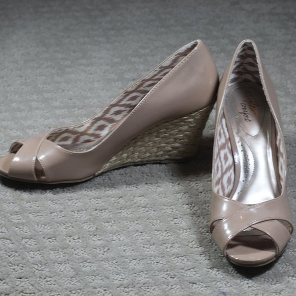 Dexflex Comfort Size 11 Nude Patent 3.5" Wedge Espadrille Heels - Picture 1 of 7